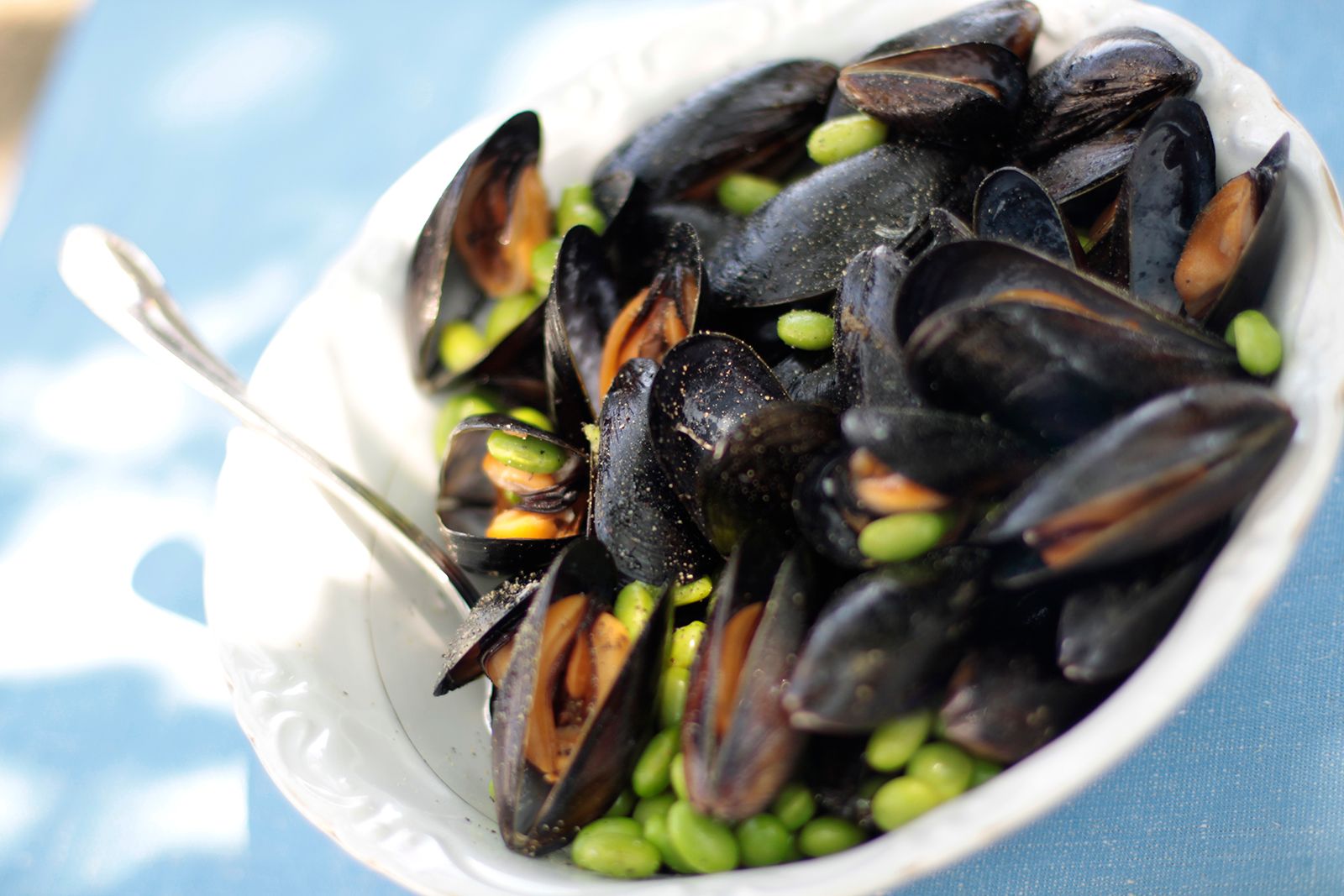 Peppered mussels with Edamame soybeans