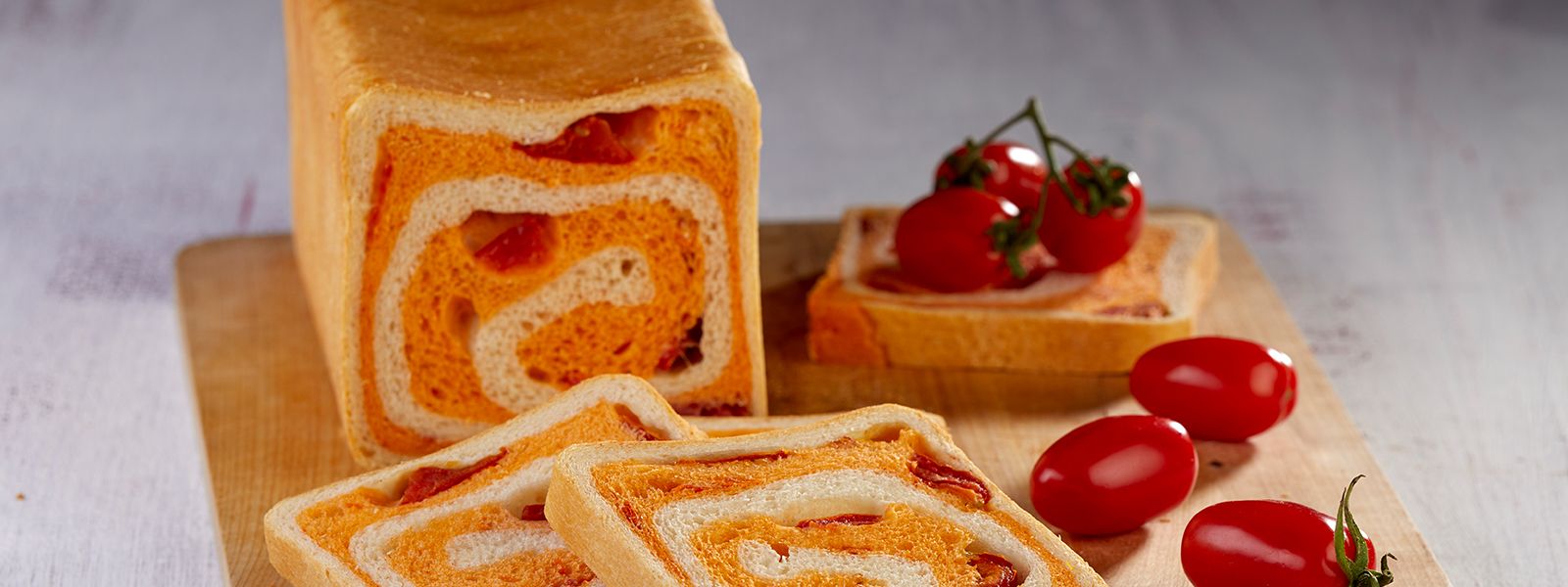 Orogel - Sandwich bread with tomatoes and oregano
