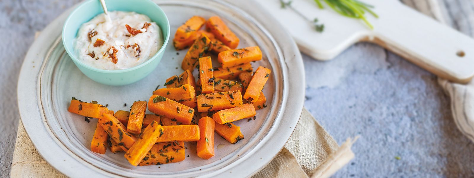Orogel - Baked sweet potatoes with herbs and yoghurt dip
