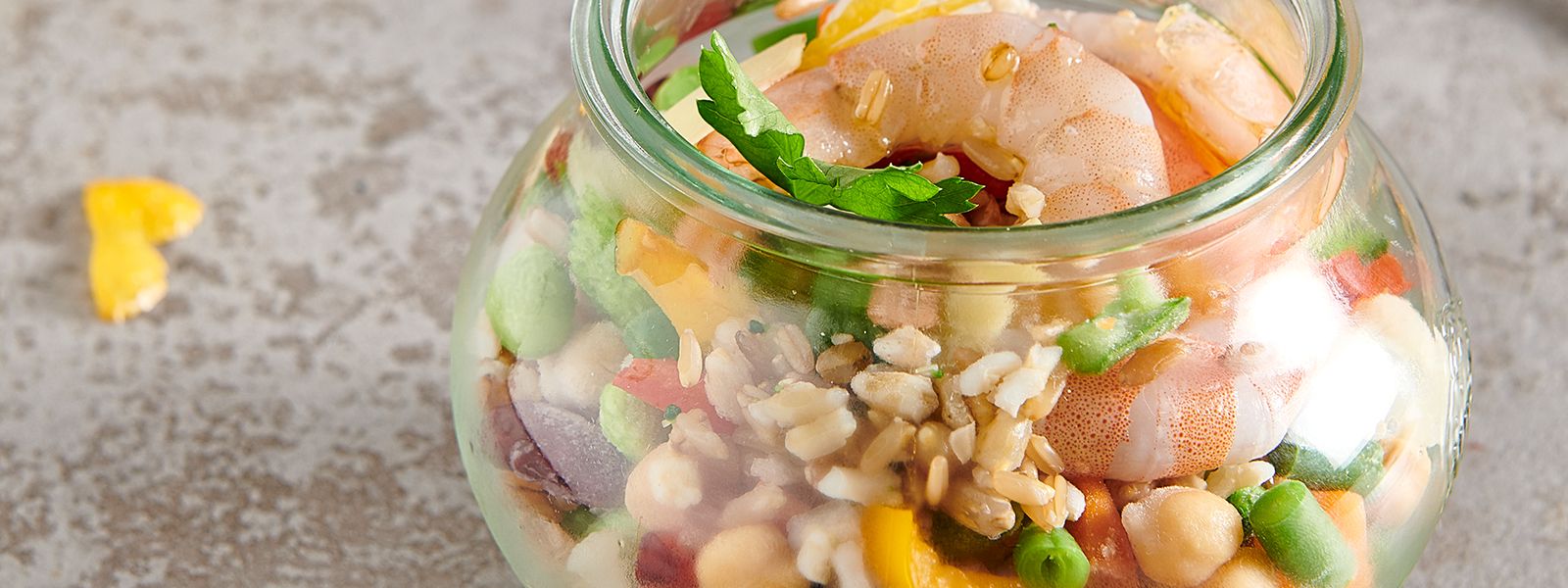 Grains salad with vegetables, prawns and ginger