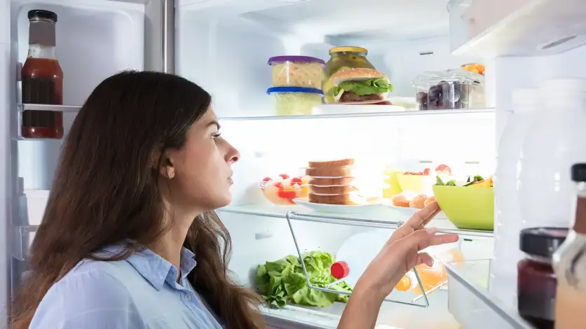 Organizzazione frigo e congelatore: come mettere (bene) gli alimenti al fresco
