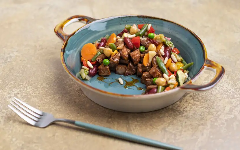 Verdure Orogel: idee per Food Service. Ciotola con una preparazione a base di verdure.